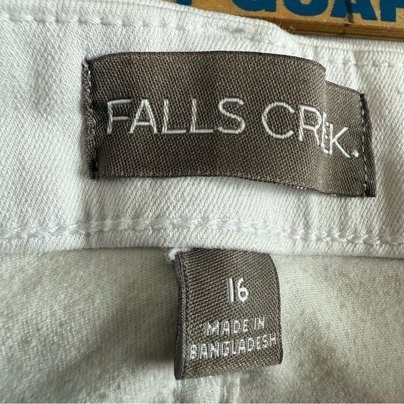 Falls Creek Women’s white Jeans size 16 stretch - Picture 6 of 9
